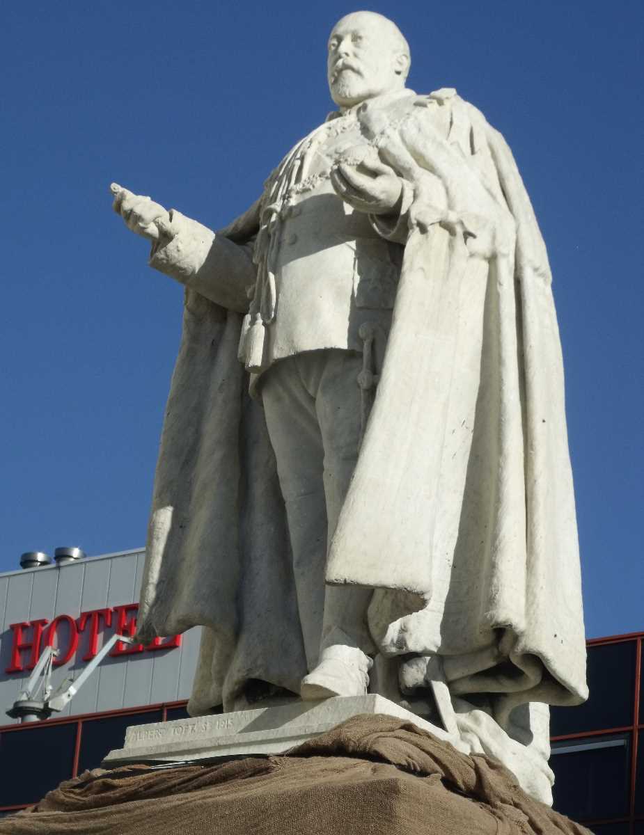 Edward VII statue Centenary Square